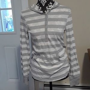 Long sleeve grey shirt. Size M